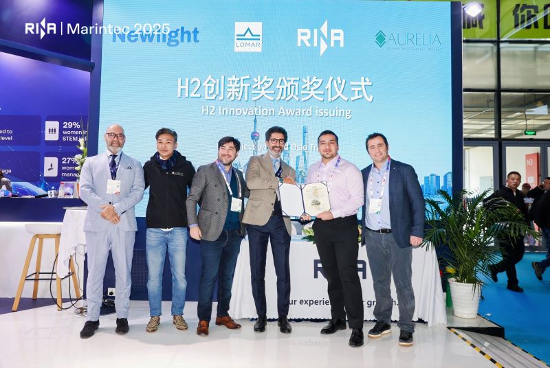 Newlight, RINA, AURELIA and Lomar representatives receive the H2 Innovation Award at Marintec 2025
